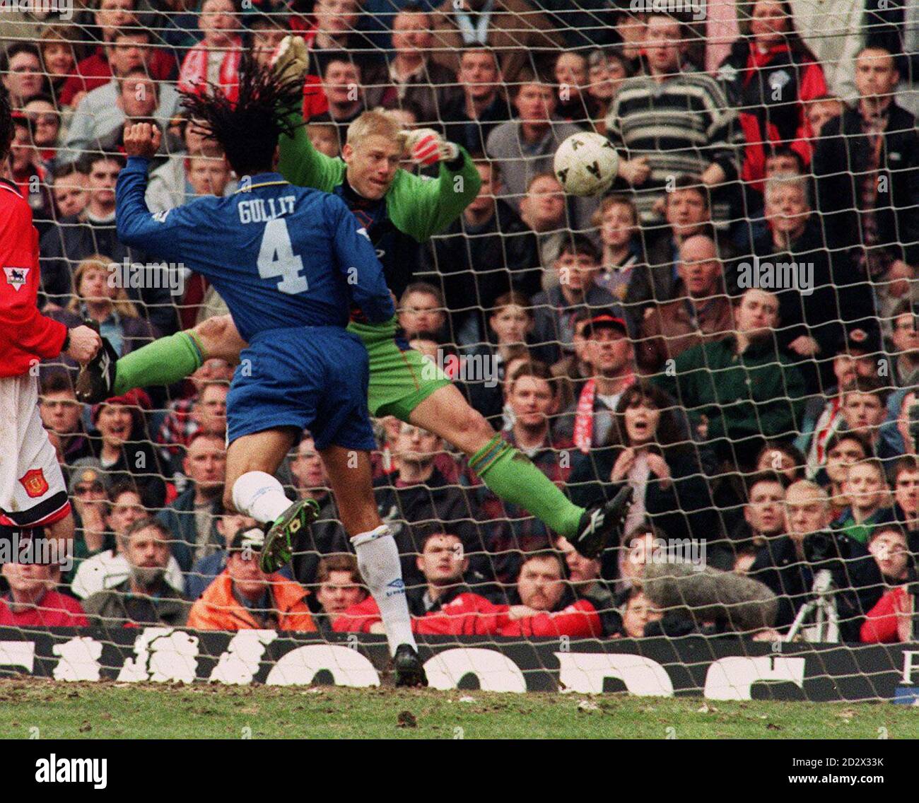 Chelsea's Ruud Gullit heads past Manchester United's Peter Schmeichel to  score during today's (Sunday) FA Cup semi final at Villa Park Stock Photo -  Alamy