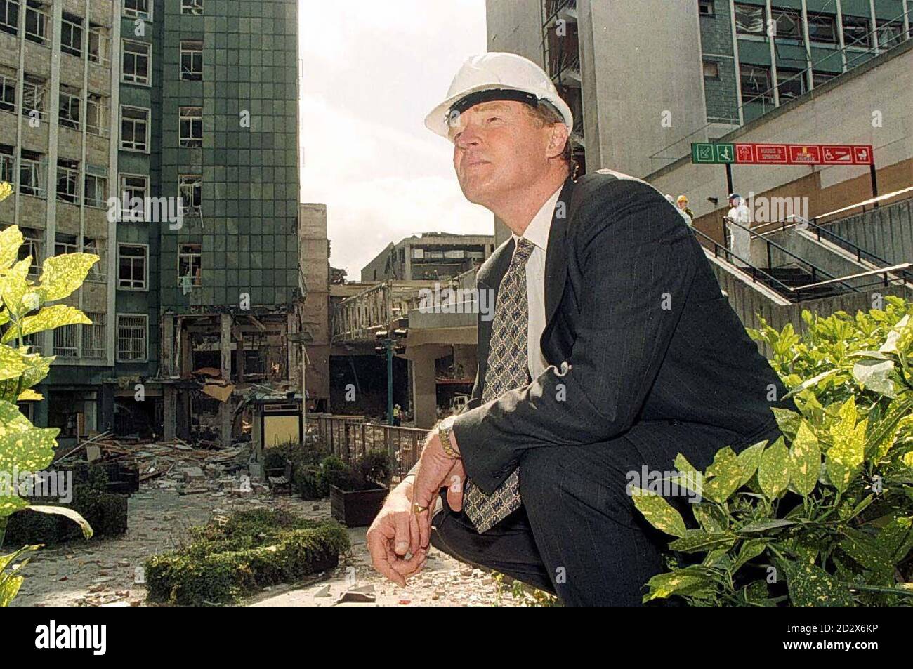 Liberal Democrat leader Paddy Ashdown surveys the damage caused to Manchester city centre by last Saturday's massive IRA bomb. Photo by Brian Williamson/PA/POOL. Stock Photo