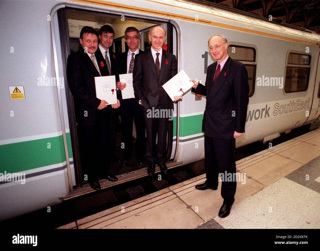 File picture dated 11/95 of Transport Secretary George Young (r) with Porterbrook's managing director Sandy Anderson (l), who is reported to have been handed 33 million for six months work. The company, which was bought from the goverment by the management in January, was sold this week to Stagecoach for a profit of 400 million. Labour branded the rail sell-off as the 'biggest privatisation scandal of them all'. See PA story INDUSTRY Rail. Photo by Neil Munns/PA. (From left Sandy Anderson, of Porterbrook; Tony Mallen, Vice-Chair of Hambros Bank who ran the sale; Andrew Jukes, M.D. of Eversho Stock Photo