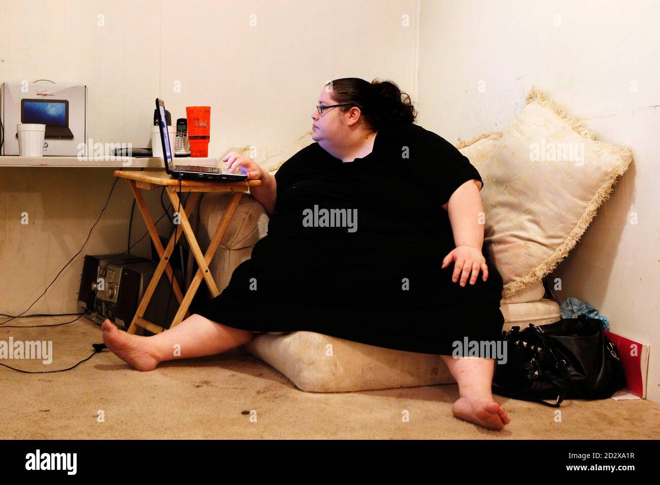 Donna Simpson Uses A Computer To Check A Site That Pays Her Money To Upload Video Clips Of Her Eating At Her Home In Old Bridge New Jersey June 8 2010 Simpson