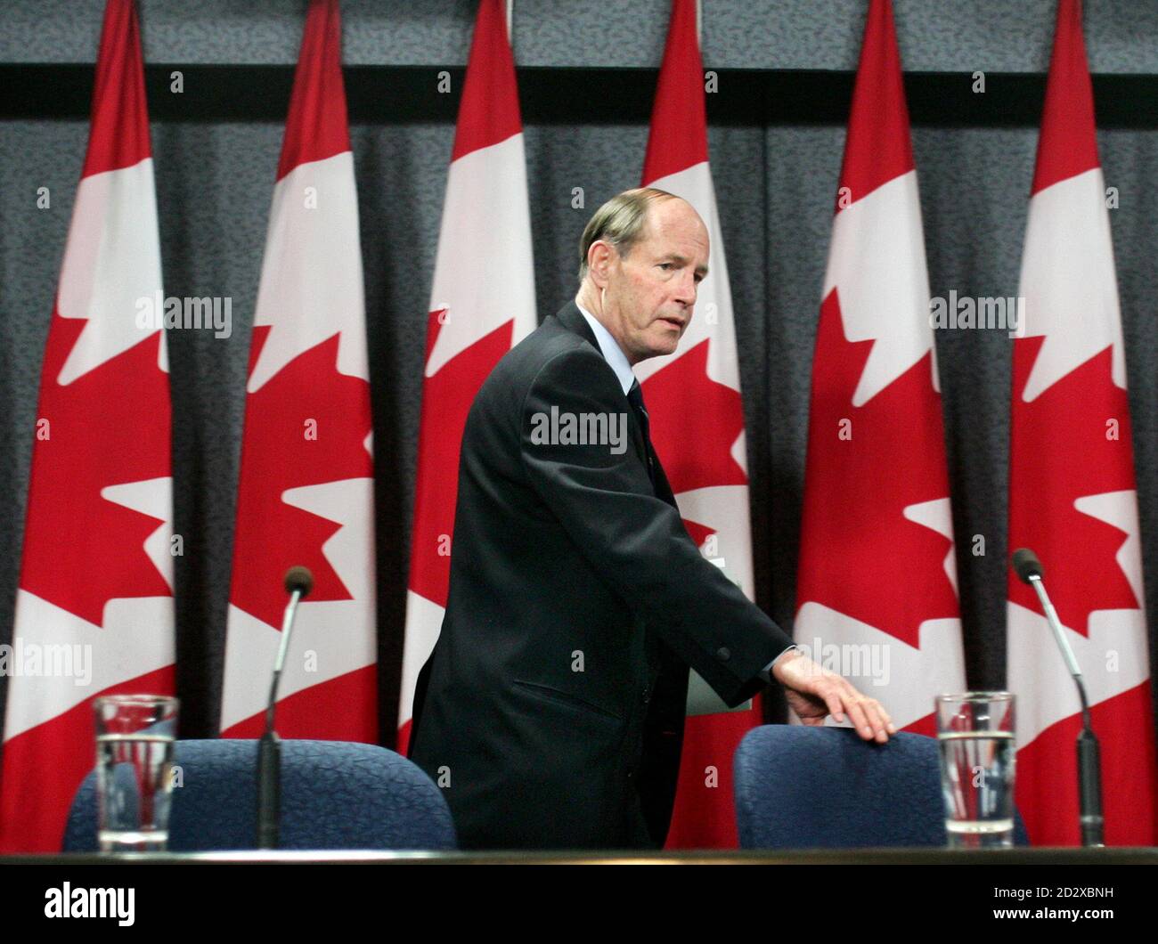 Bank of Canada Governor David Dodge arrives for a news conference on the release of the Monetary Policy Report Update in Ottawa October 20, 2005. The Bank of Canada lowered its forecast for 2006 growth sharply on Thursday, but said it still needed to raise interest rates because the economy is already running at full steam. REUTERS/Chris Wattie Stock Photo