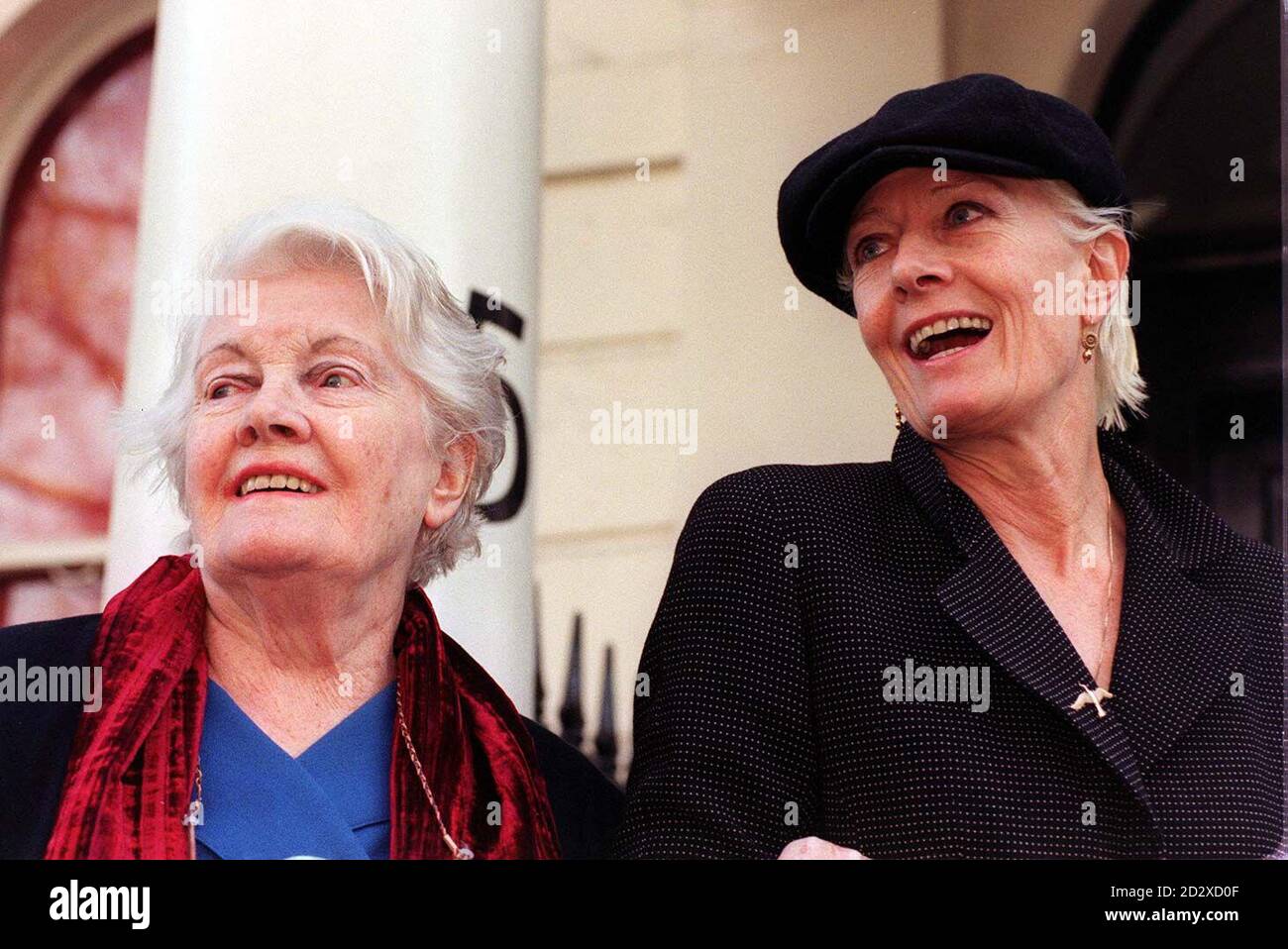 Actress Vanessa Redgrave (right) and her mother Lady Redgrave, at 54 Eaton Square, London, where Sir John Mills unveiled a special plaque to actress Vivien Leigh, famous for her role as Scarlett O'Hara in Gone with the Wind. Stock Photo