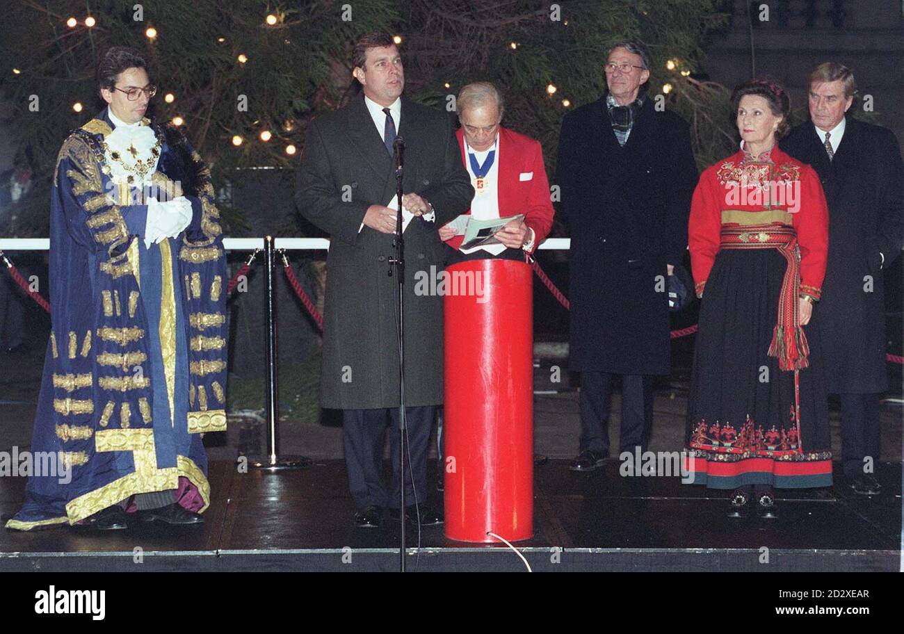 The Duke of York addresses the crowd in Trafalgar Square tonight (Thur) after Queen Sonja of Norway (2nd right) switched on the lights of the Christmas tree, a traditional gift from Norway. The Norwegian tree is the 50th given by the city of Oslo to the people of London in gratitude for Britain's support during the second world war. Also attending was the Mayor of Oslo, Mr Per Ditlev-Simonsen  (left); Norwegian Ambassador Mr Kjell Colding and Cllr Robert David, Lord Mayor of Westminster. See PA story CHRISTMAS Tree. Photo by Fiona Hanson/PA. Stock Photo