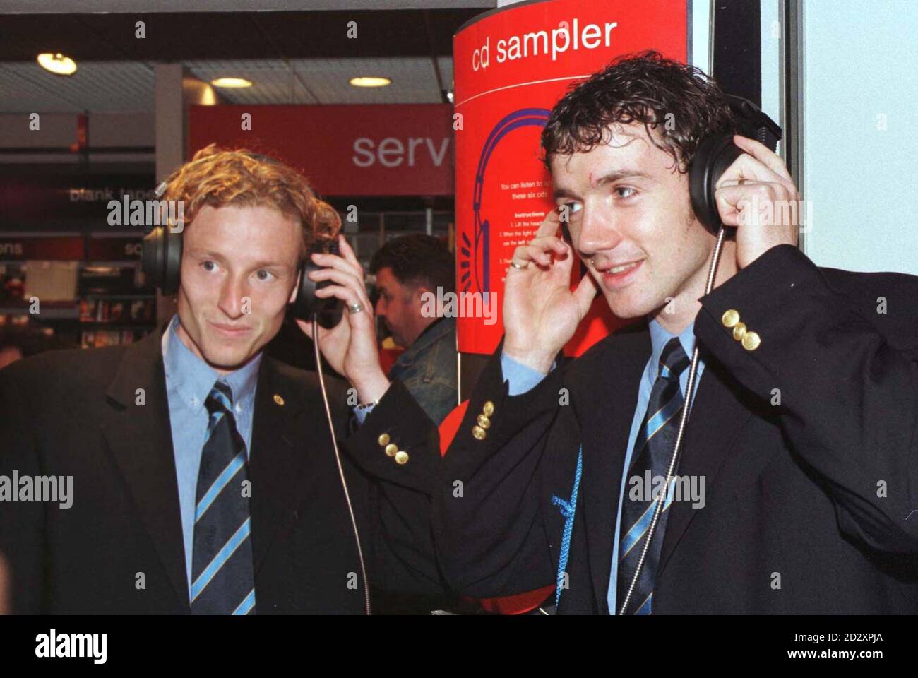 Music to their ears for Scot Gemmill (left) of Nottingham Forrest and Christrian Dailly of Derby, before flying out to Gothenburg with the Scotland squad today (Monday) for their World Cup qualifying match against Sweden on Wednesday. Photo by Chris Bacon/PA. See PA Story soccer Scotland. Stock Photo