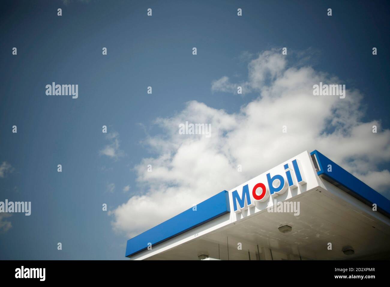 S exxon gas station hires stock photography and images Alamy