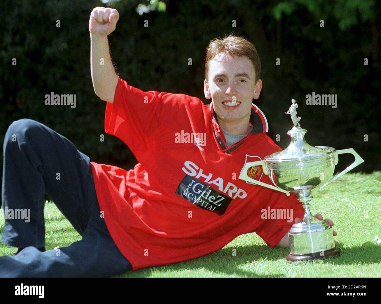 New Snooker world champion and Manchester United fan Ken Doherty celebrating at Sheffields Swallow Hotel today following last nights (Monday) victory in the Embassy World Championship