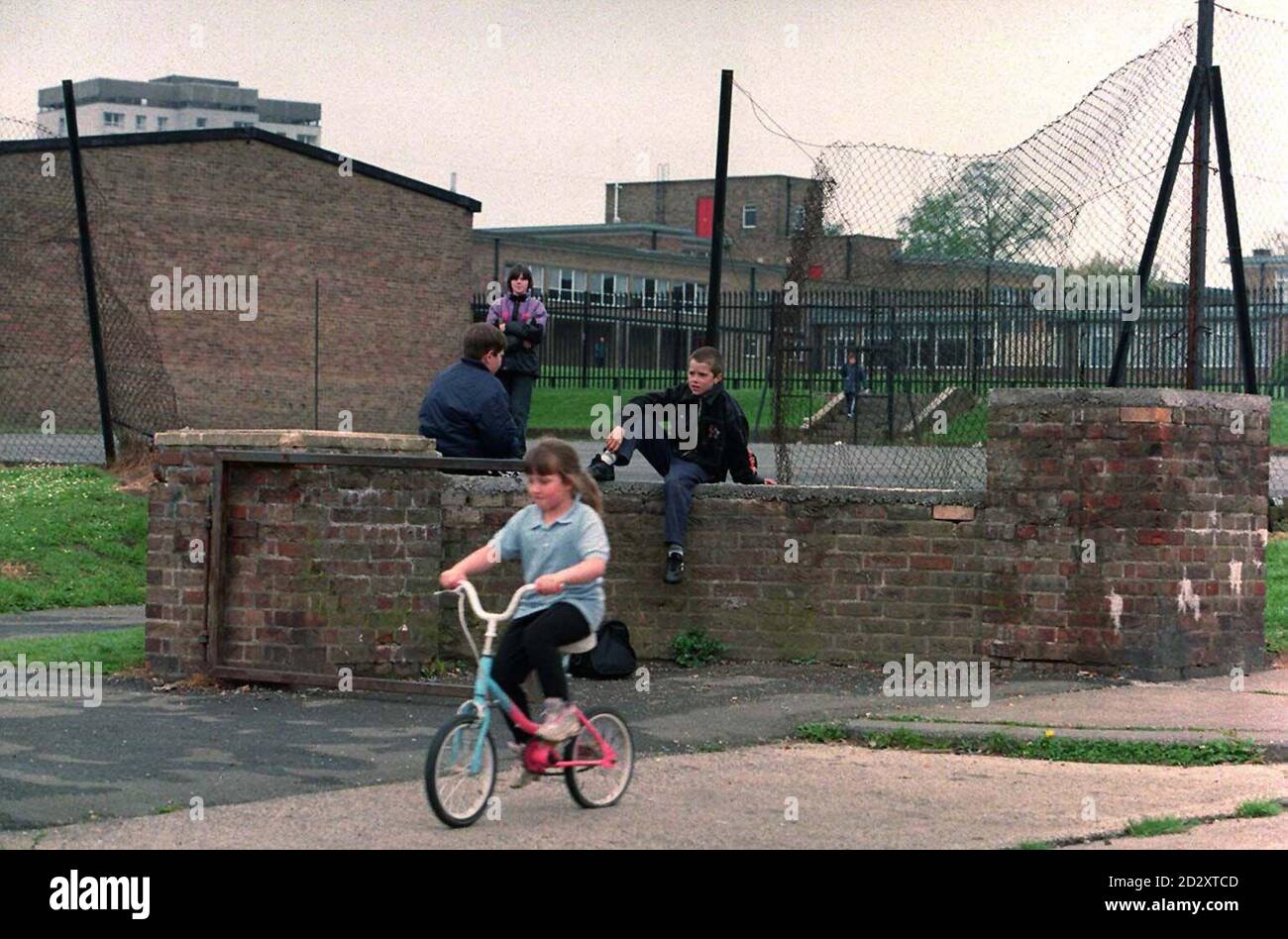 Children playing outside Blakelaw School in Newcastle this afternoon (Tuesday) - one of the 18 'failing' schools named in a list by the Education Secretary, David Blunkett, today.  Teams of expert heads and teachers are to be sent into the schools as part of a twin-track policy of pressure and support to raise education standards. See PA story EDUCATION Failing.  Photo OWEN HUMPHREYS/PA Stock Photo