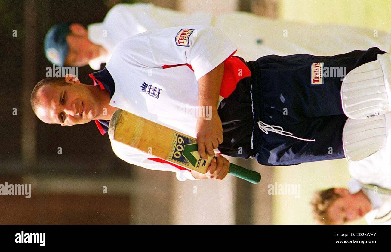 Sport cricket practice mark butcher hi-res stock photography and images ...