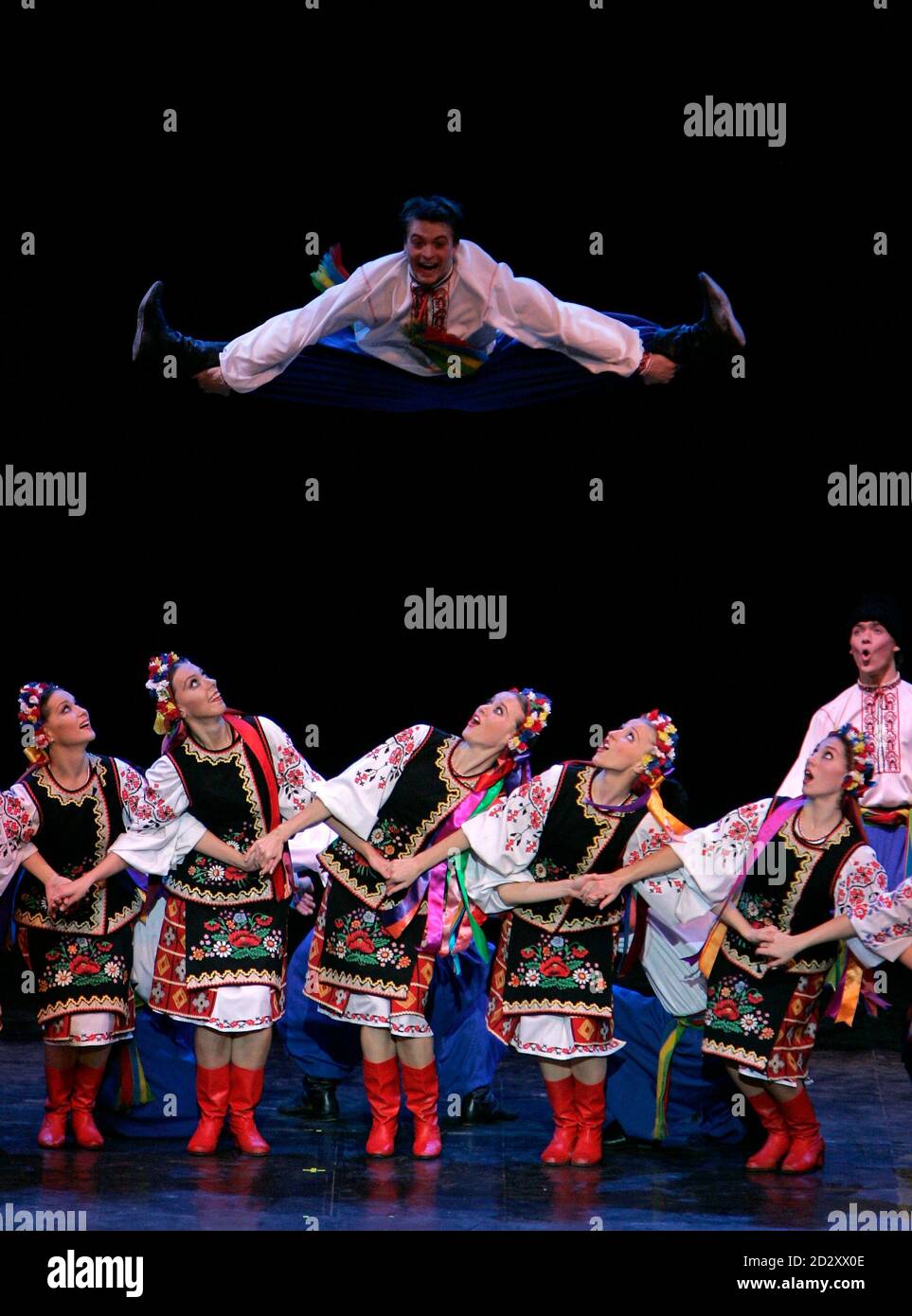 Dancers perform on stage during the "Igor Moiseyev Ballet Tour" in Budapest  November 23, 2008. REUTERS/Karoly Arvai (HUNGARY Stock Photo - Alamy