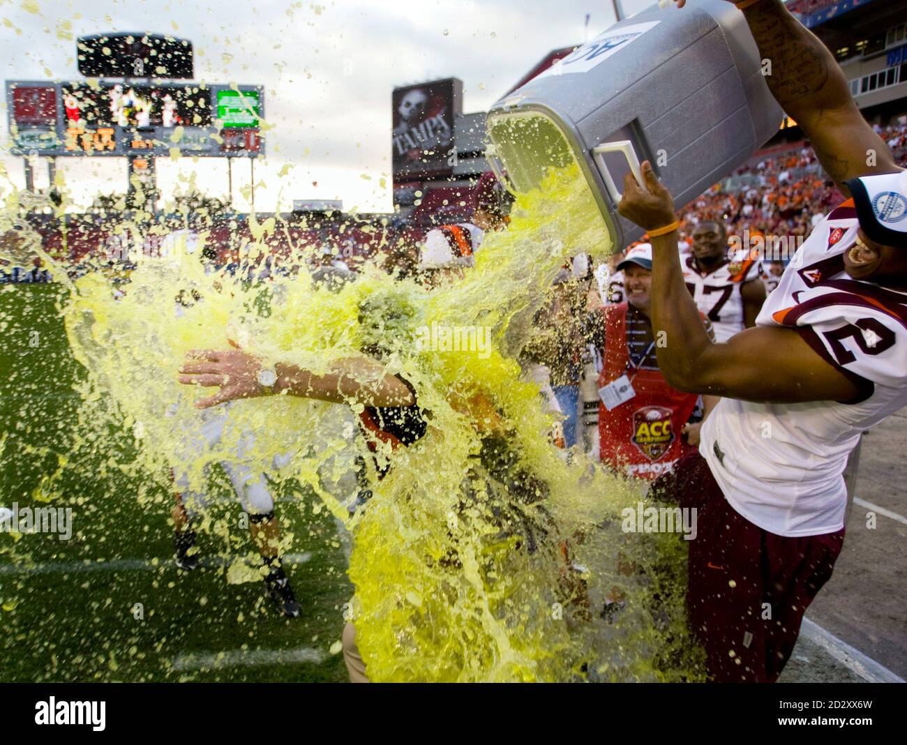 Gatorade splash hires stock photography and images Alamy