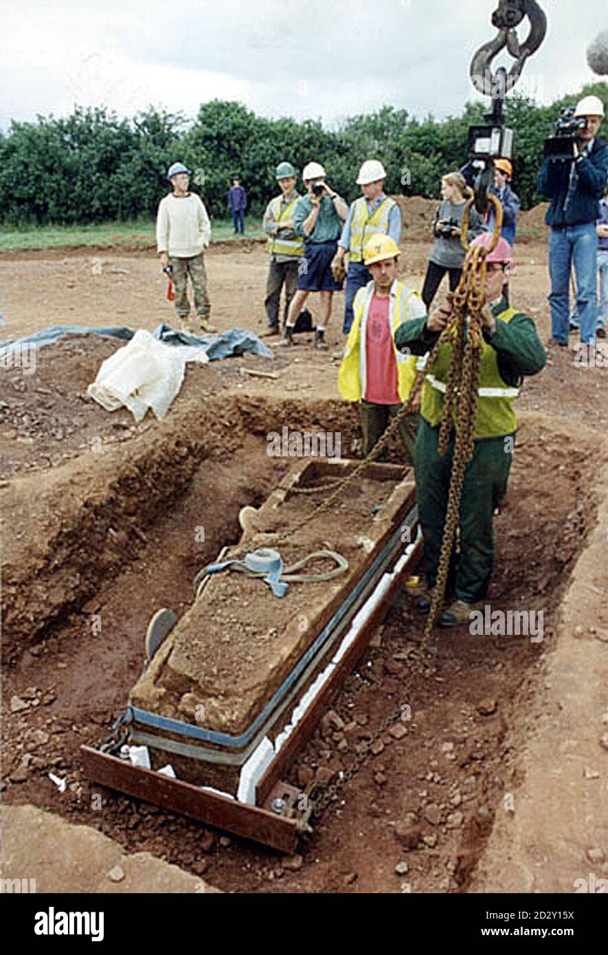 Workmen prepare to hoist a stone coffin from a former school playing field in Mangotsfield, near Bristol, today (Thursday) after it was discovered on the site of a new housing development. The sarcophagus, thought to contain the remains of a high-ranking Roman official, is being hailed as one of the most important Roman discoveries in the west country. PA. SEE PA STORY HISTORY Coffin. Stock Photo