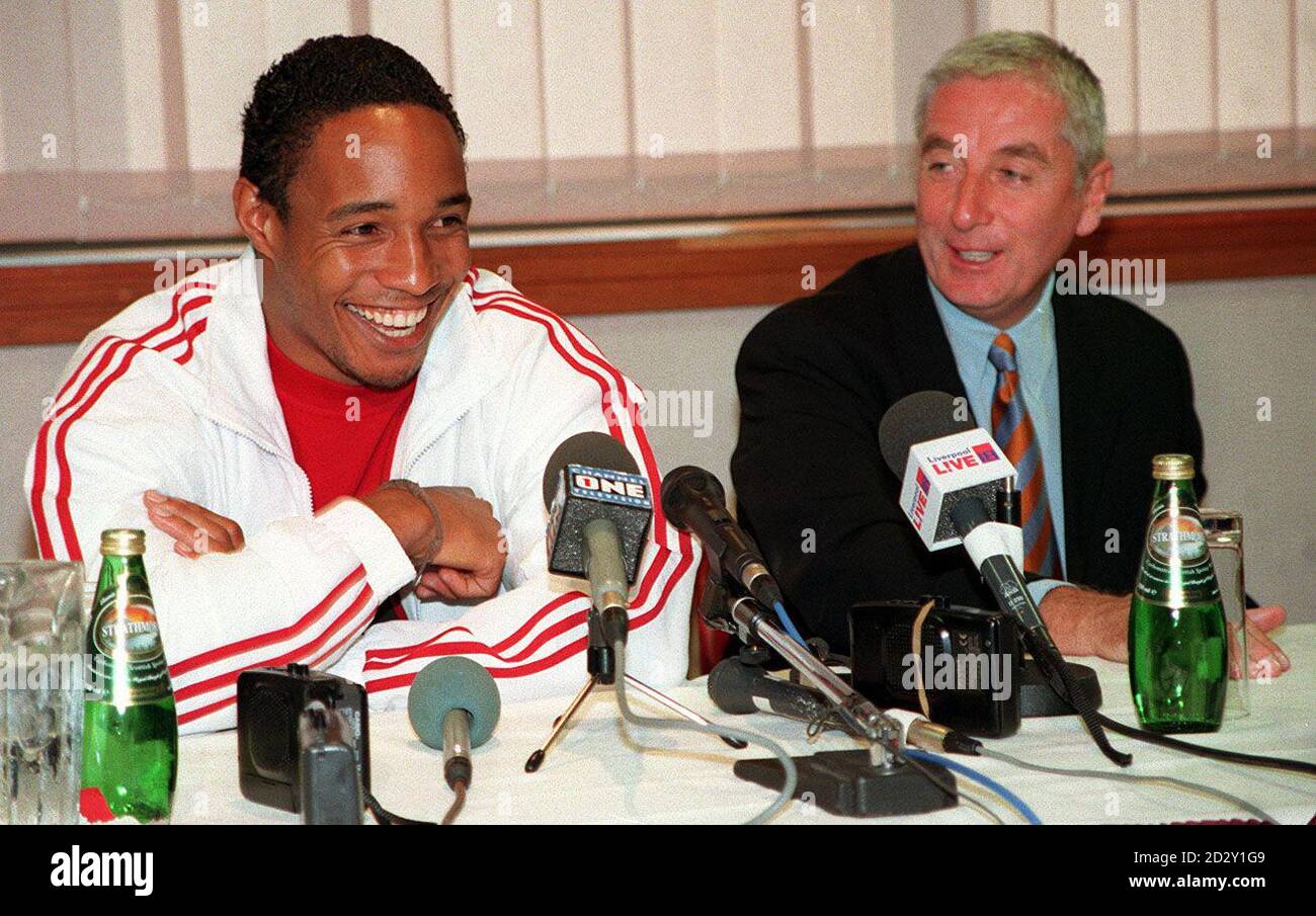 England midfielder Paul Ince sits with Liverpool manager Roy Evans during a news conference at Anfield today (Tuesday), after completing a 4.2 million switch to Liverpool. Ince, 29, warned he will make his former club Manchester United pay the ultimate price for their lack of interest in resigning him. PA Photos.Watch for PA Story Stock Photo