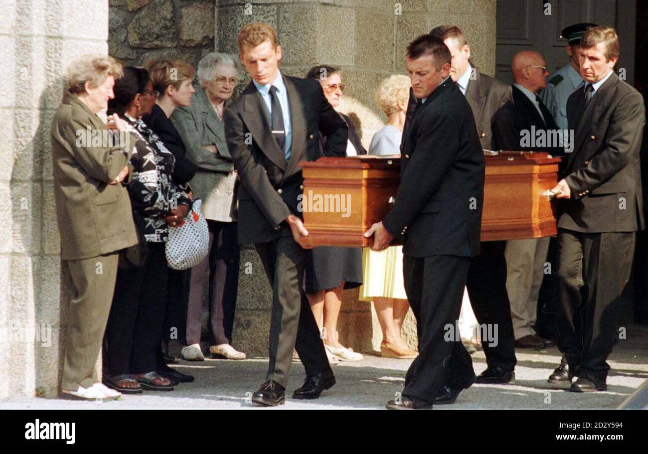 The coffin carrying Henri Paul, the chauffeur of the car in which Diana, Princess of Wales and Dodi Fayed died after crashing on August 31, leaves the church in Lorient, France, today (Saturday).  Watch for PA Story.   Photo by Tim Ockenden/PA. Stock Photo