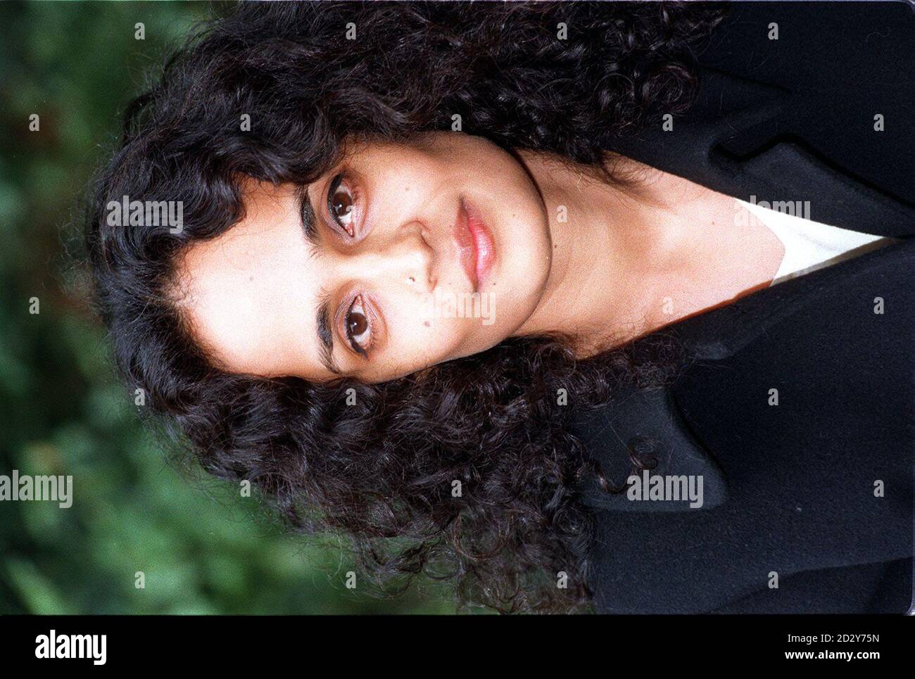 Booker Prize hopeful Arundhati Roy, who is the 9/4 favourite to win tonight's (Tuesday)  20,000 literary award with her debut novel The God of Small Things, in Piccadilly, central London, today for the pre-award photocall. See PA Story ARTS Booker. Photo by Martyn Hayhow. Stock Photo