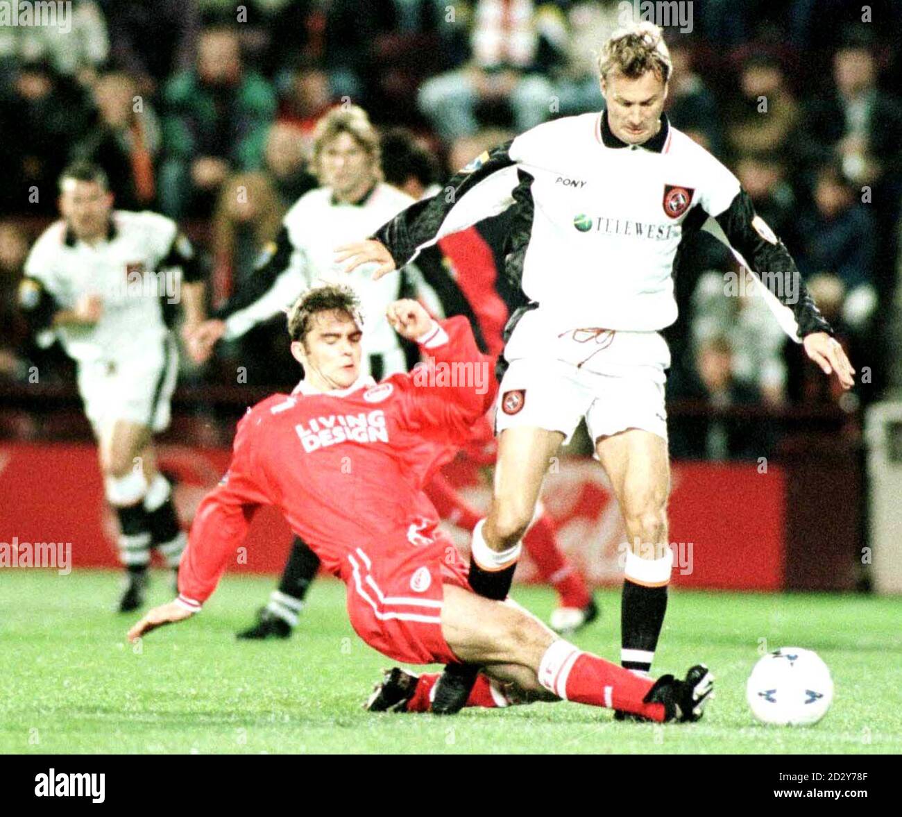 Aberdeen v Dundee United : Bernard of Aberdeen slides a tackle under Dundee's Zetterlund during tonights (Wednesday) Scottish Coca-Cola Cup, semi-final at Tynecastle, Edinburgh. PA Photos Stock Photo