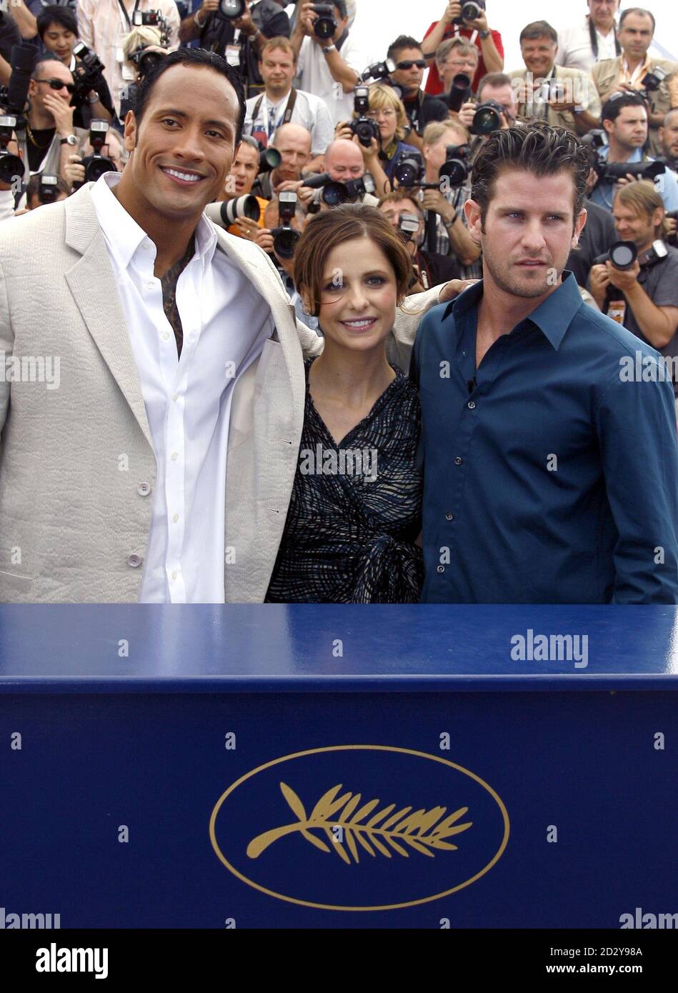 U.S. director Richard Kelly (R) and cast members Dwayne 'The Rock' Johnson (L) and U.S. actress Sarah Michelle Gellar attend a photocall for the director's in-competition film 'Southland Tales' at the 59th Cannes Film Festival, May 21, 2006. Stock Photo