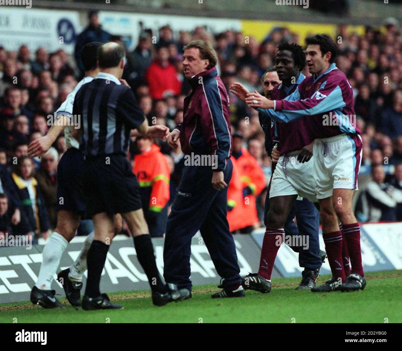 Referee david elleray atttempts hires stock photography and images Alamy