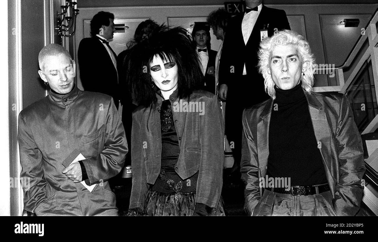 SIOUXSIE AND THE BANSHEES WHO ARE SIOUXSIE SIOUX (CENTRE) FROM BROMLEY, KENT, STEVE SEVERIN (LEFT) AND BUDGIE. THE FOURTH GROUP MEMBER LEFT RECENTLY. THE GROUP EMERGED IN THE SEVENTIES PUNK ERA AND THEIR BIGGEST SINGLE SUCCESS TO DATE WAS THE COVER VERSION OF THE BEATLES SONG 'DEAR PRUDENCE'. 'WHEELS ON FIRE; WAS A TOP TWENTY HIT IN JANUARY FOR THEM AND THEY HAVE A NEW ALBUM OUT 'THROUGH THE LOOKING GLASS'. Stock Photo