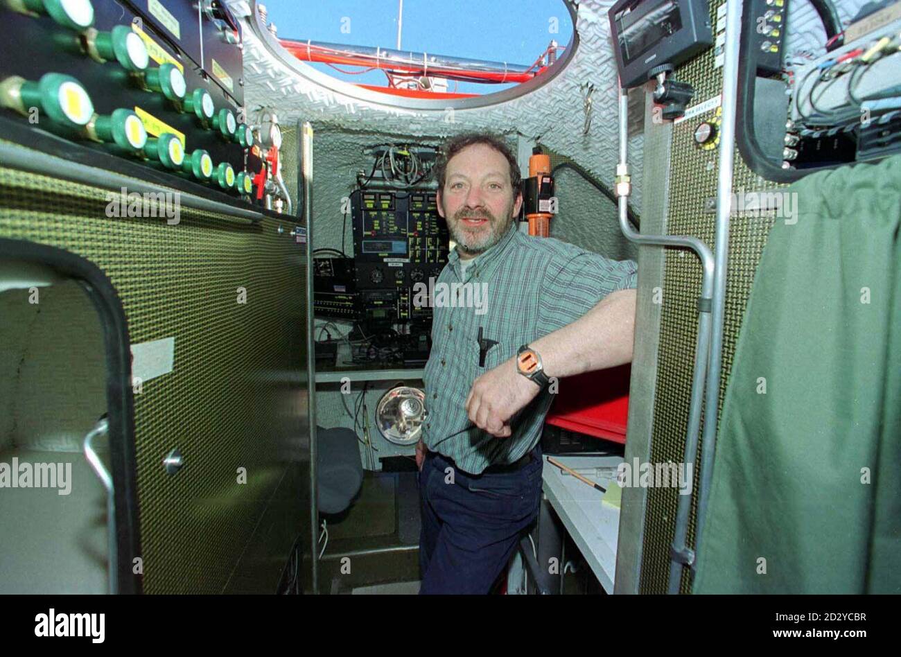 Library filer dated 8/1/98 of 'Breitling Orbiter 2' engineer, Andy Elson, standing inside the capsule of the balloon which took off from Chateau d'Oex in the Swiss Alps this morning (Tuesday). See PA story AIR Balloon. Photo Tim Ockenden/PA Stock Photo