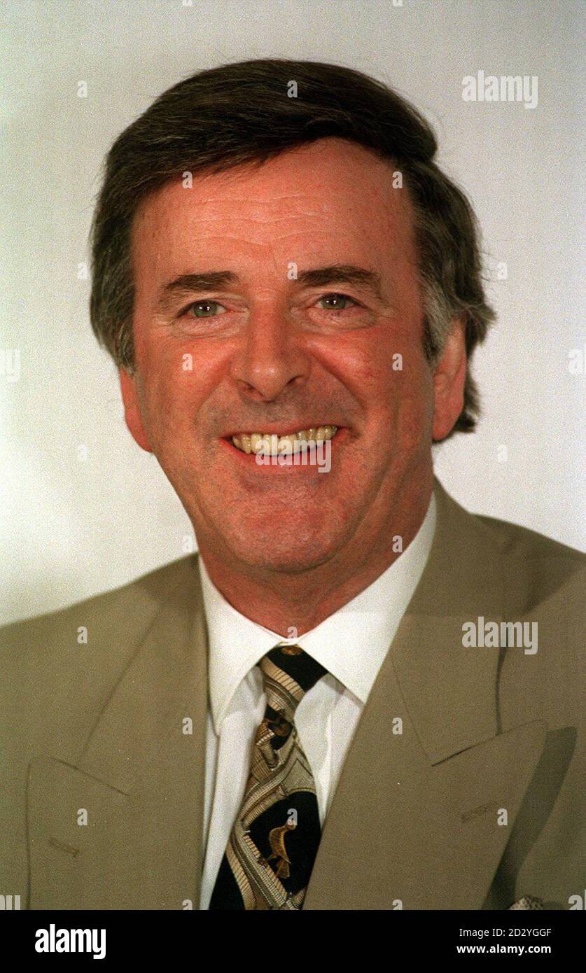 TV and radio presenter Terry Wogan, host of the Eurovision Song Contest and Wogan's Web, at the Launch of the BBC Spring and Summer season, in London. * 1/9/2000: A BBC executive, Stuart Murphy, head of programming at digital channel BBC Choice, has criticised the broadcaster, suggesting that he is 'sounding out of touch, out of date, and seems to be living in the bizarre fantasy world of an Auntie's Bloomers script'. R/I:12/5/00. 23/12/2000: Christmas may traditionally be a time of cheer and good will to all men but for every happy memory there is a Christmas horror lurking. So as you p Stock Photo