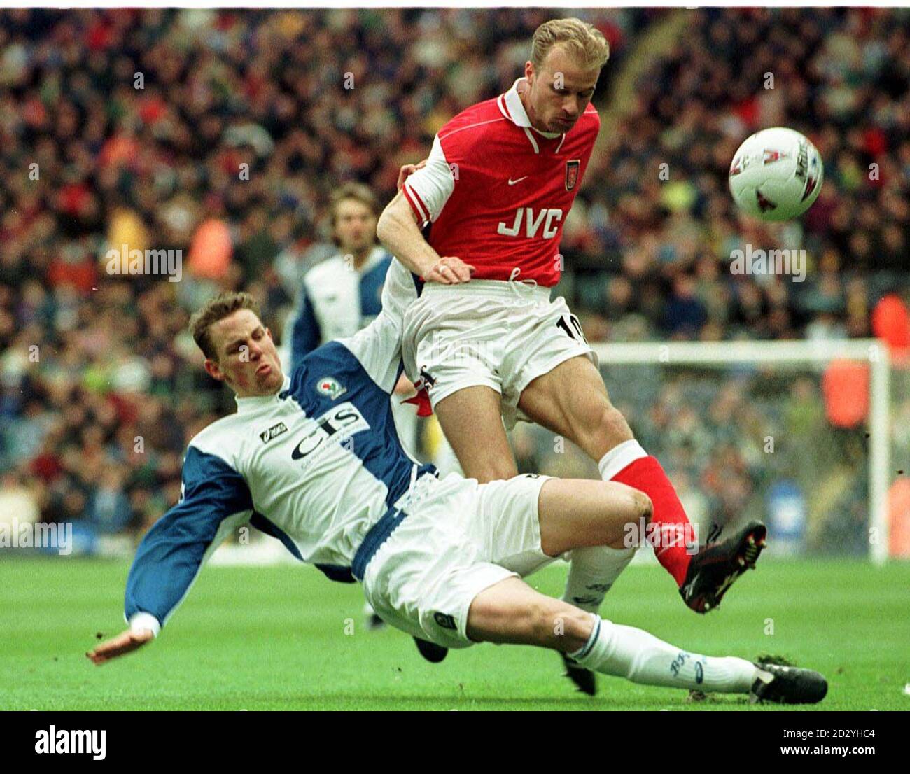 Arsenal's Dennis Bergkamp (right) rides a tackle from Blackburn Rovers Stephane Henchoz during today's FA Carling Premiership match at Ewood Park. Photo by Brian Williamson/PA. Stock Photo