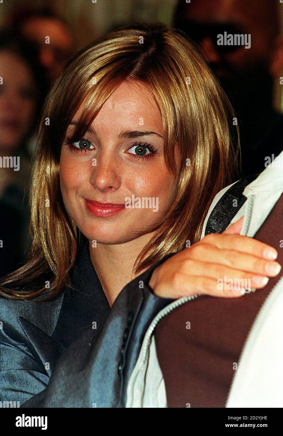 PA NEWS PHOTO 25/4/98 SINGER LOUISE AT BARKERS DEPARTMENT STORE IN KENSINGTON HIGH STREET, LONDON TO OFFICIALLY OPEN THE FASHION FLOOR Stock Photo
