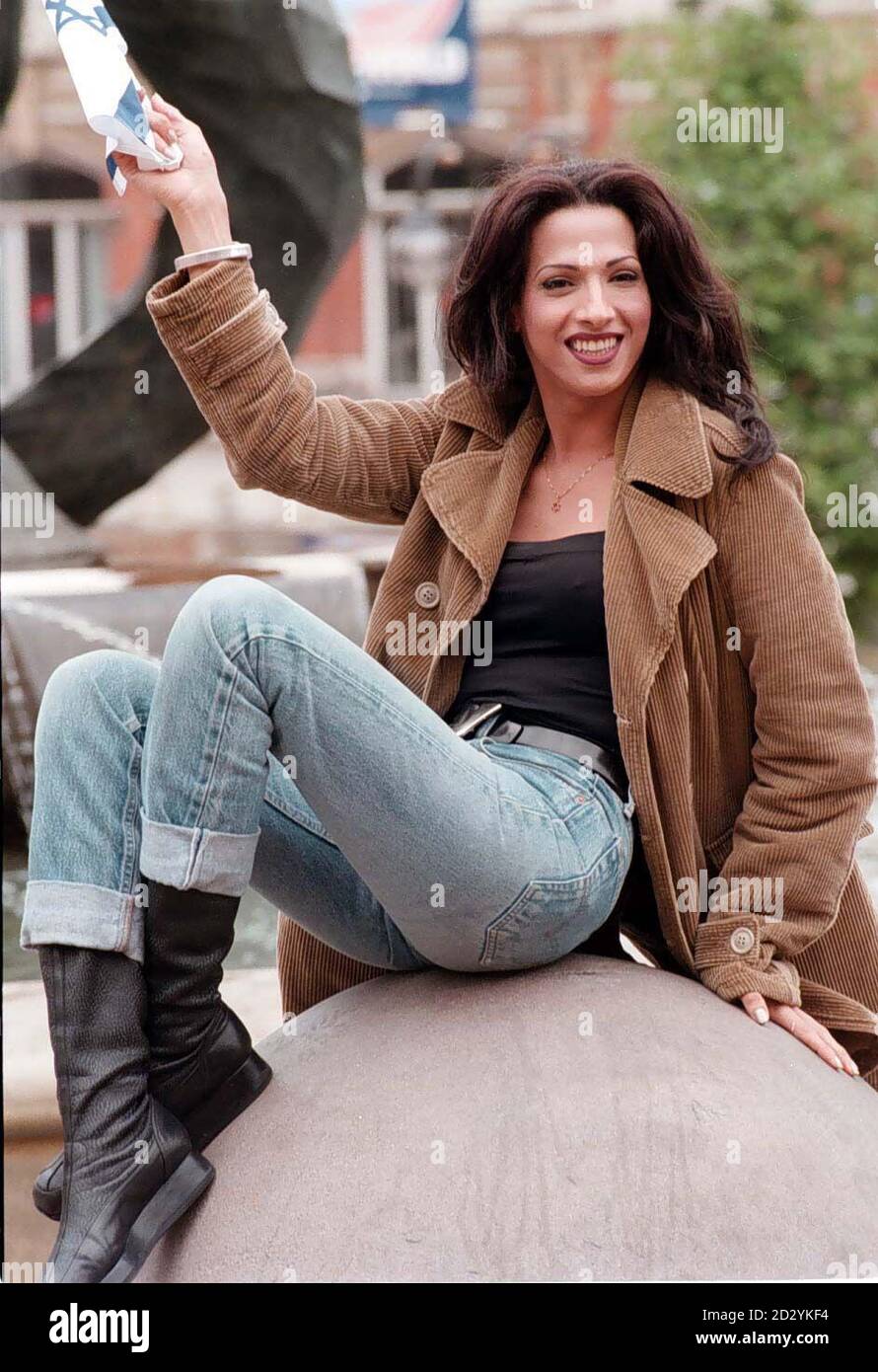 Dana International winner of the Eurovision Song Contest for Israel  celebrates during a photocall in Birmingham today (Sunday Stock Photo -  Alamy