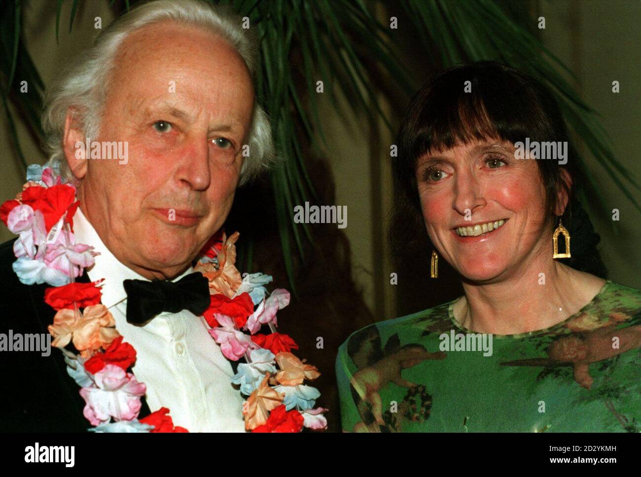 SIR PEREGRINE WORSTHORNE AND HIS WIFE LUCINDA LAMBTON AT THE CAFE ROYAL IN LONDON FOR THE RADIO FOUR, DESERT ISLAND DISCS CELEBRITY CASTAWAY DINNER IN AID OF THE CHARITY FOR BLIND AND PARTIALLY SIGHTED CHILDREN Stock Photo