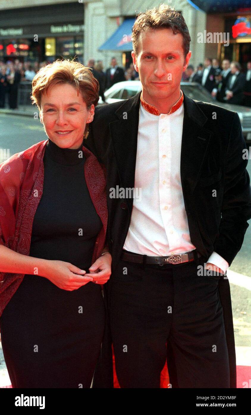 Actress Amanda Burton, arrives with husband, photographer Sven Arnstein, at  the TVQuick Awards ceremony in London. She won Best Actress for her staring  role in the BBC1 drama Silent Witness Stock Photo -