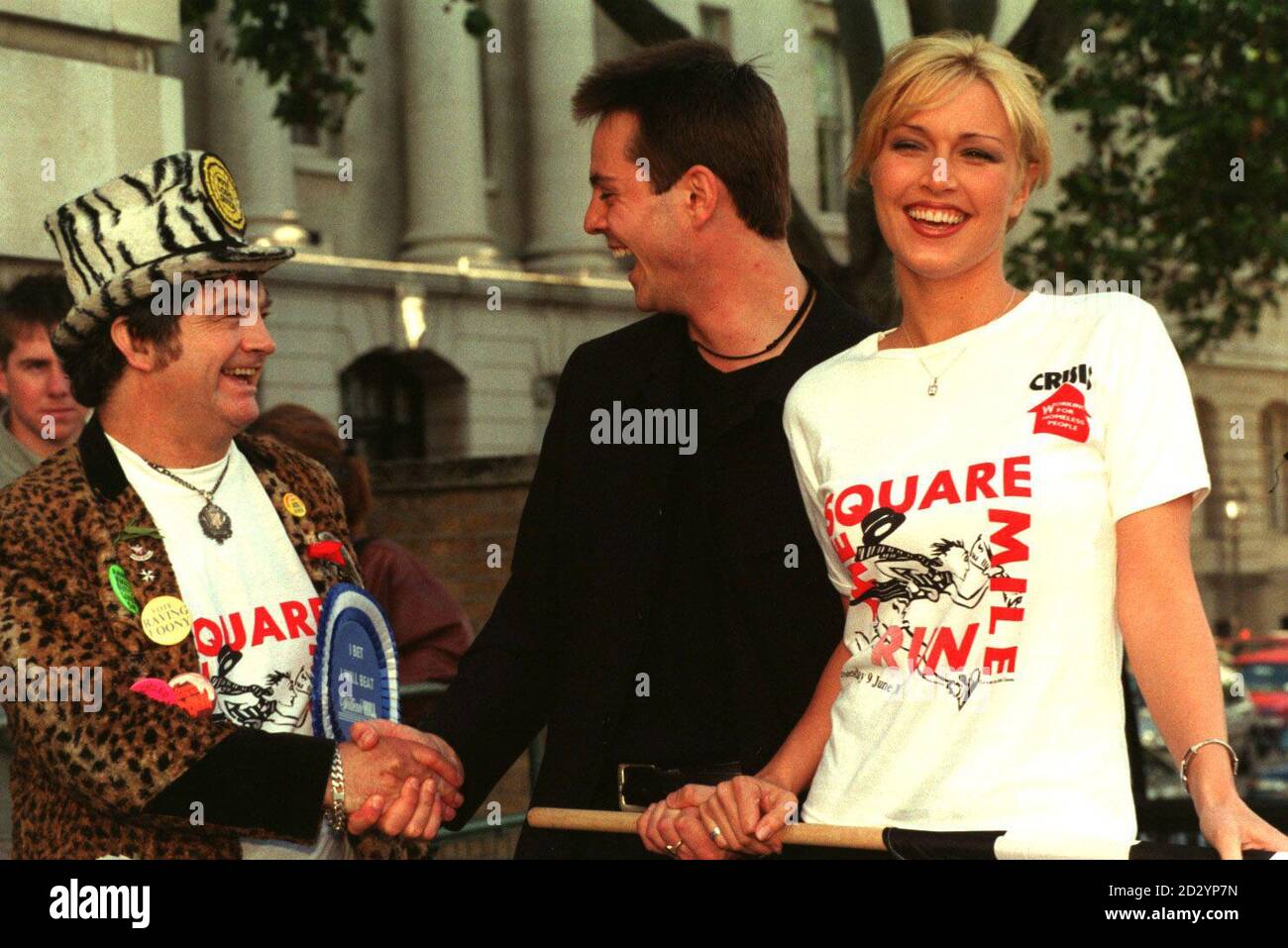 PA NEWS PHOTO 9/6/98  TELEVISION PRESENTER AND MODEL EMMA NOBLE WITH HER FIANCEE JAMES MAJOR SHARES A JOKE WITH LORD SUTCH OF THE MONSTER RAVING LOONY PARTY AT A PHOTOCALL FOR THE SQUARE MILE RUN IN AID OF HOMELESS CHARITY 'CRISIS' IN LONDON Stock Photo