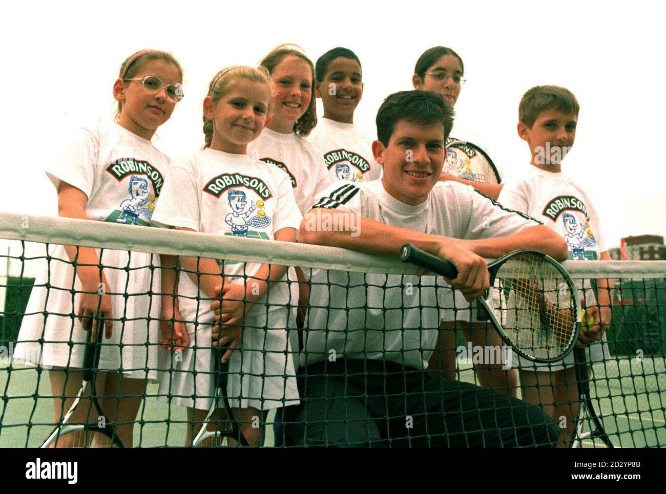 PA NEWS PHOTO 8/6/98 BRITISH TENNIS STAR TIM HENMAN AT QUEEN'S CLUB, LONDON TO LAUNCH A MAJOR NEW JUNIOR TENNIS INITIATIVE ORGANISED BY ROBINSONS, THE DRINKS COMPANY AND THE LAWN TENNIS ASSOCIATION. THE AIM IS TO ATTRACT MORE CHILDREN TO THE GAME Stock Photo