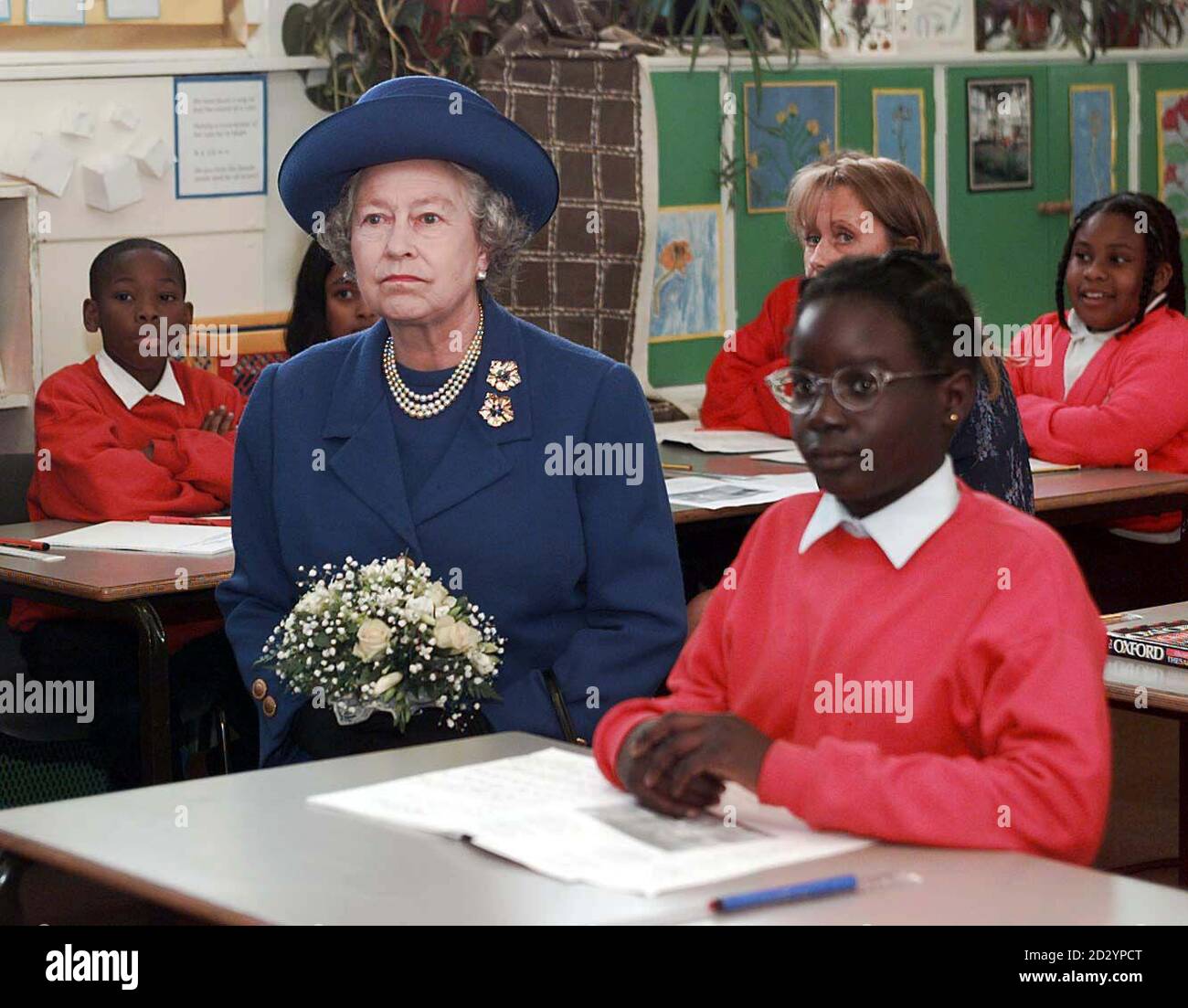 The Queen sits amongst pupils at The Sir James Barrie School in south west London during her visit to the borough of Wandsworth today (Wednesday).  Rota picture by Ian Jones/Telegraph. Stock Photo