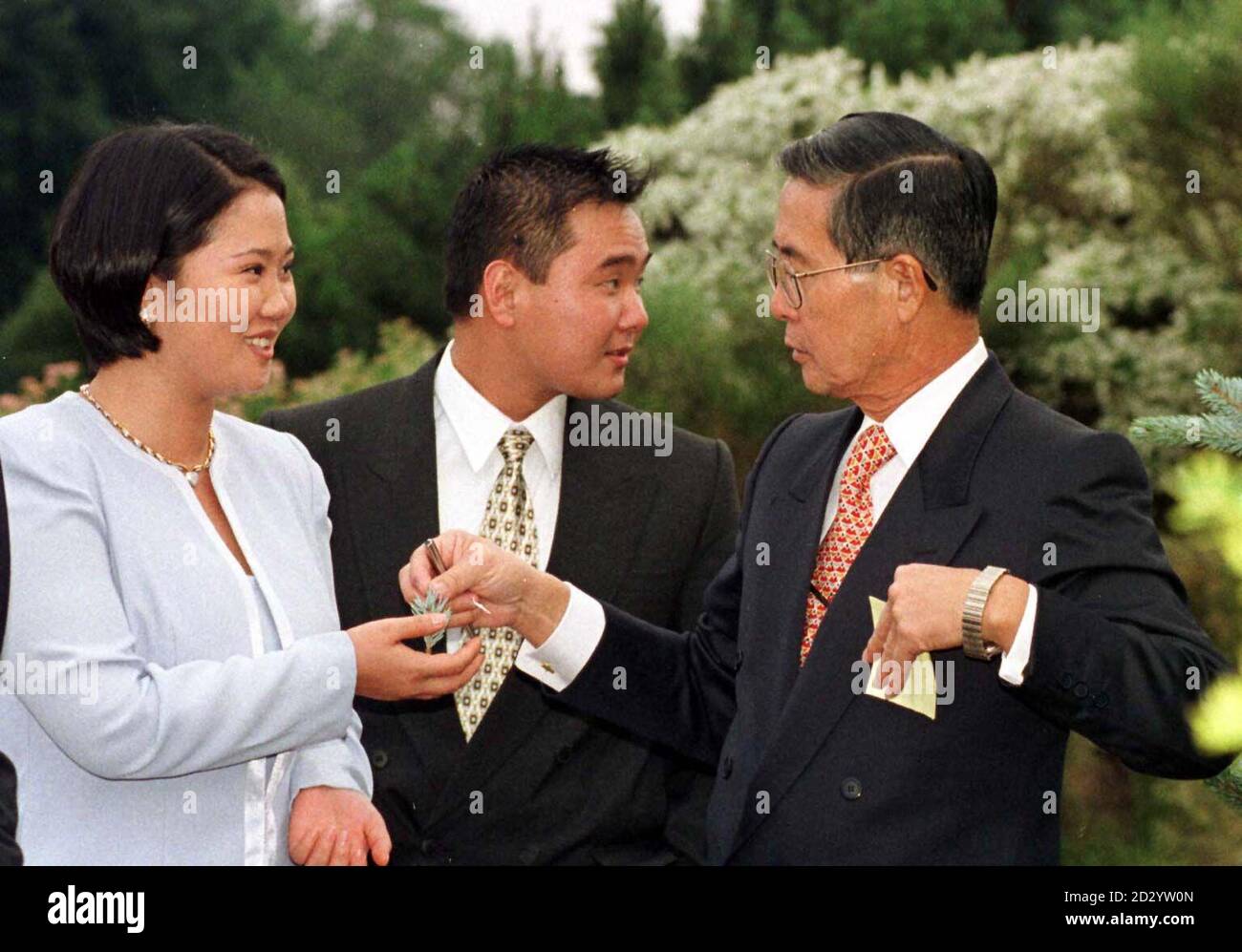 Alberto Fujimori, the President of Peru hands over to his daughter  Keika who is also his First Lady , a cutting from a pine tree during his visit to the Royal Botanical Gardens at Kew, West London. The President who flew into the UK this evening (Wednesday) is on a official  state visit. (WPA ROTA /  PHOTO MARTYN HAYHOW) Stock Photo