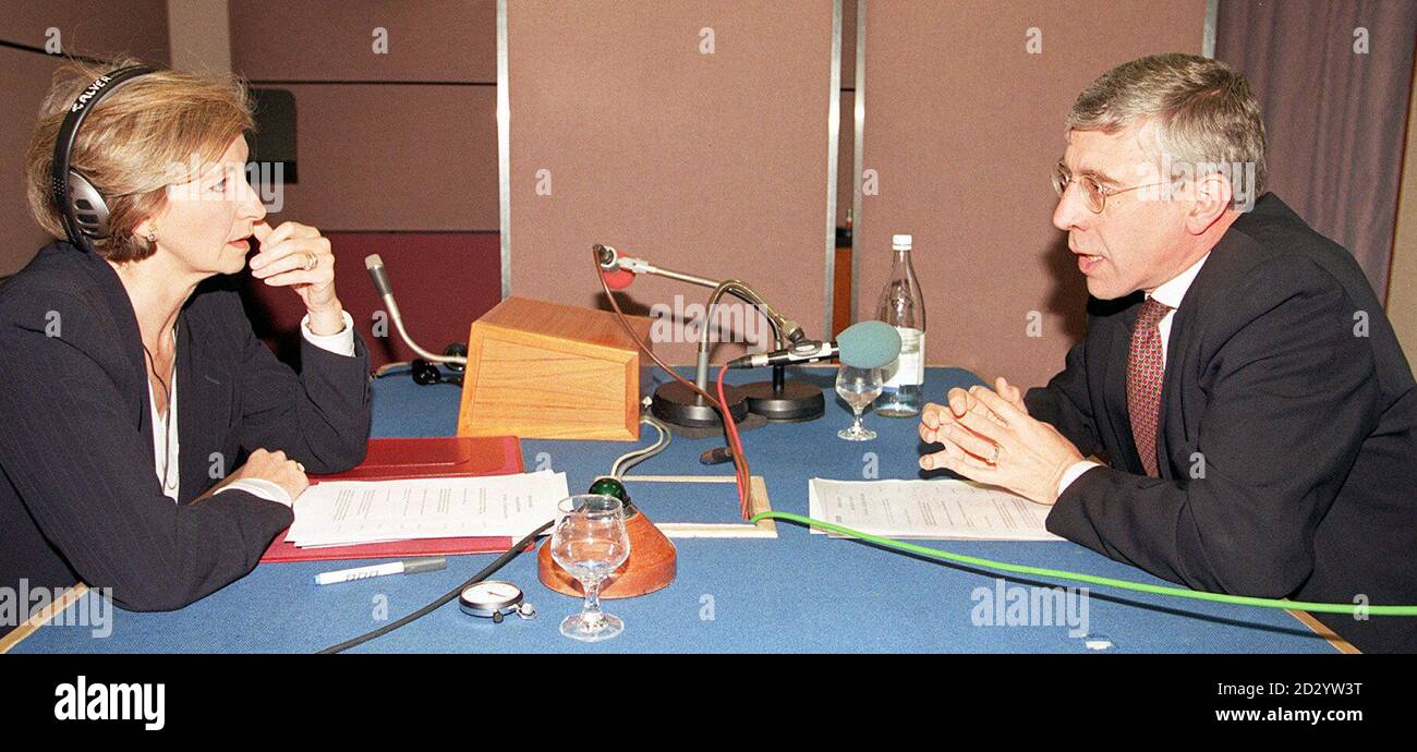 **EMBARGOED FOR FIRST USE AFTER 16.00 HRS FRIDAY 10TH JULY 1998.** Home Secretary Jack Straw faces Radio 4 presenter Sue Lawley during a recording of Desert Island Discs, due for transmission on Sunday 12th July. Photo by Rebecca Naden/PA Stock Photo