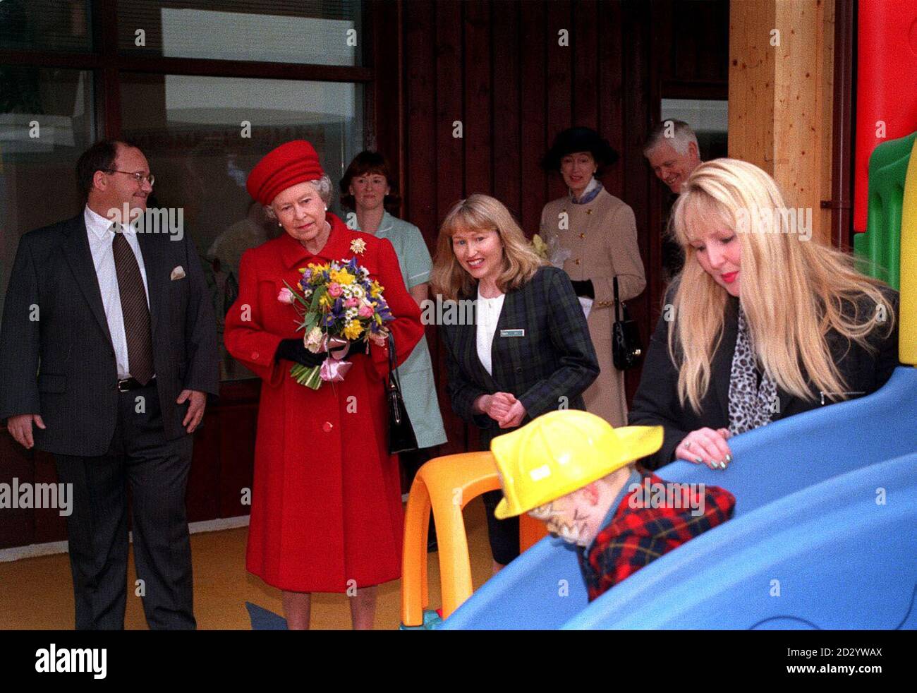 PA NEWS 20/3/98 HER MAJESTY THE QUEEN, DURING A VISIT TO KESWICK SCHOOL
