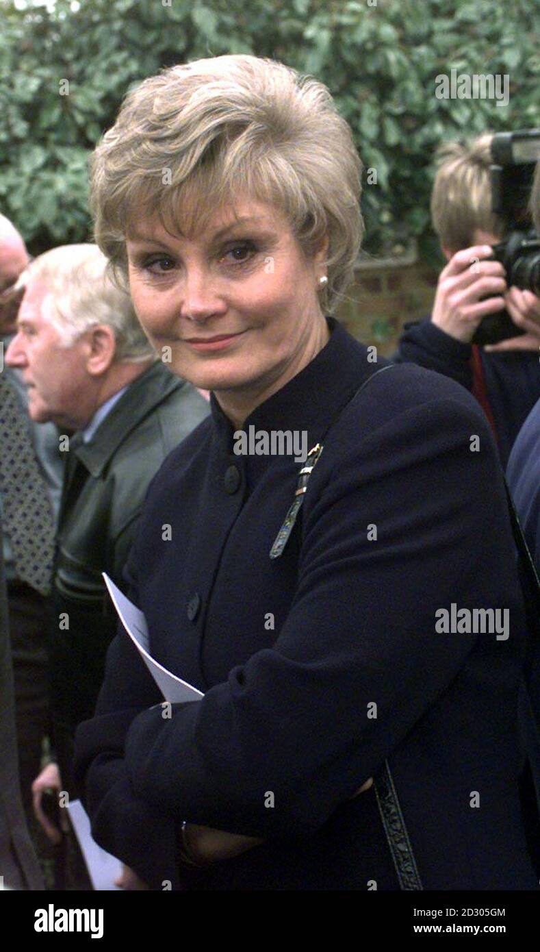 Angela Rippon attending the funeral of one of Britain s best loved comedians, Ernie Wise, at Slough Crematorium, Berkshire. The former newsreader starred with Morecambe and Wise in a famous dance routine on their television show in the 1970s. Stock Photo