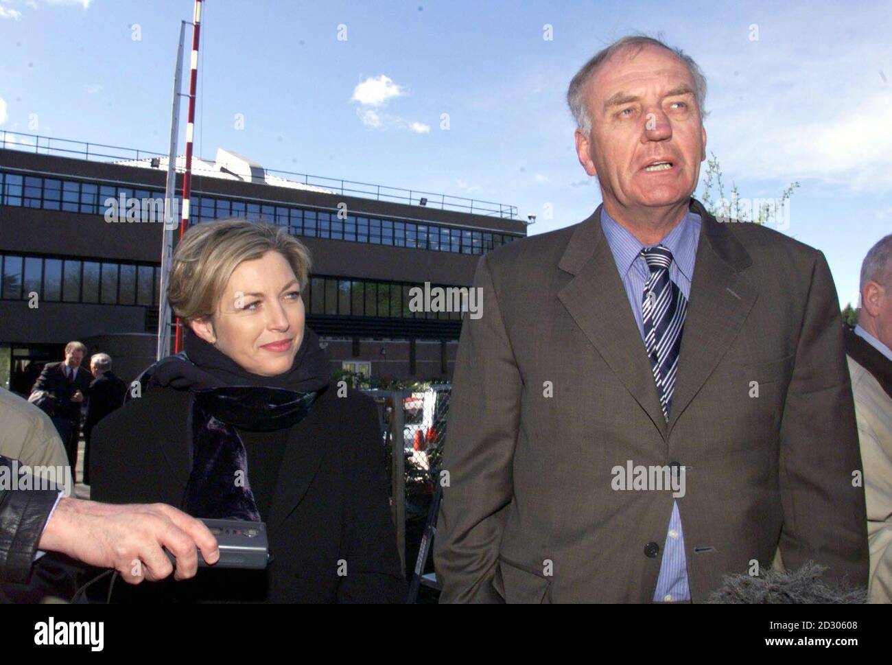 Irish Foreign Affairs Minister David Andrews with Liz O.Donnell Junior Foreign Minister, arriving at Stormont for talks with the Northern Ireland Secretary Mo Mowlam.  Stock Photo