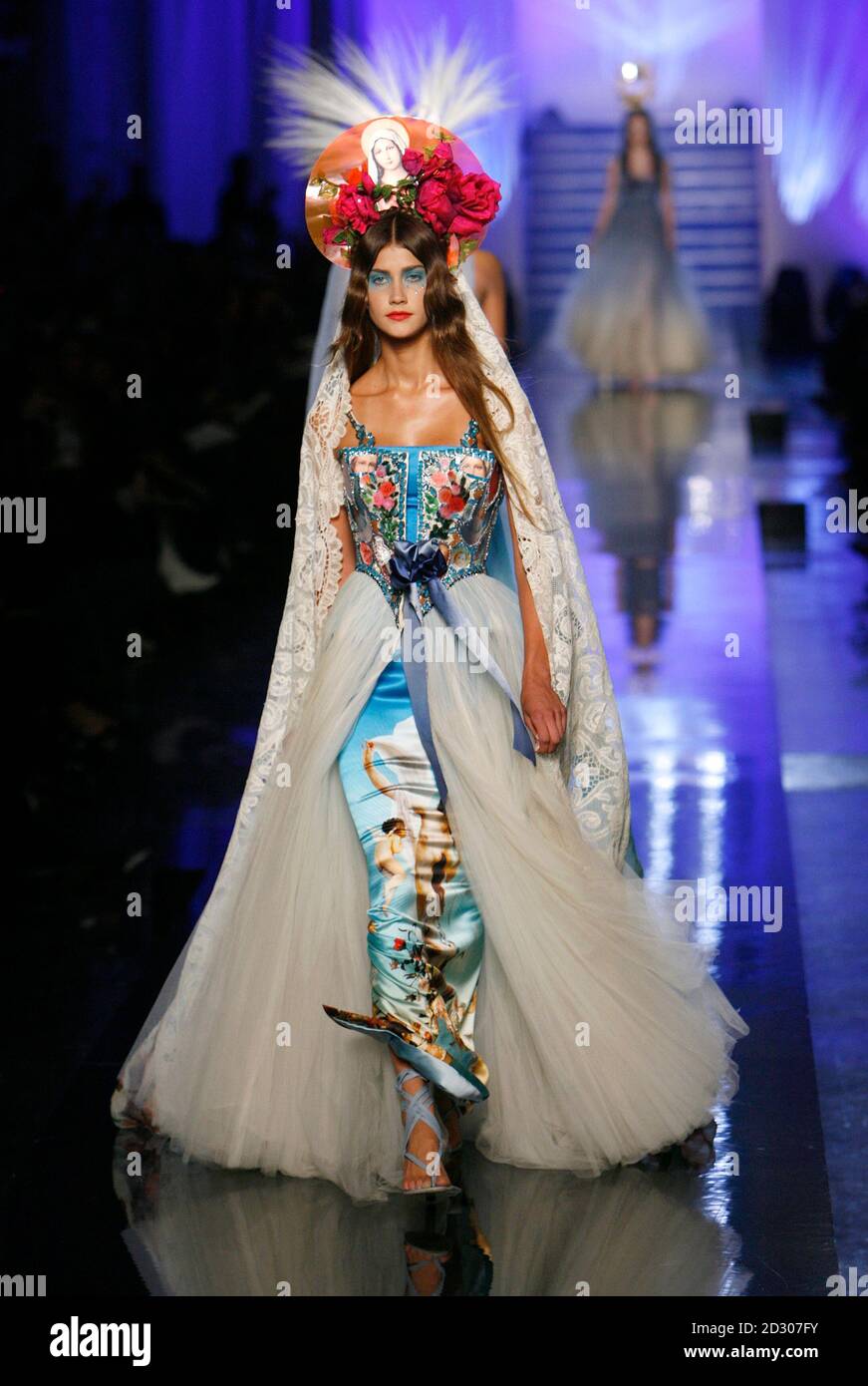 A model presents a creation by French designer Jean-Paul Gaultier as part  of his Spring-Summer 2007 Haute Couture fashion collection in Paris,  January 24, 2007. REUTERS/ Philippe Wojazer (FRANCE Stock Photo - Alamy