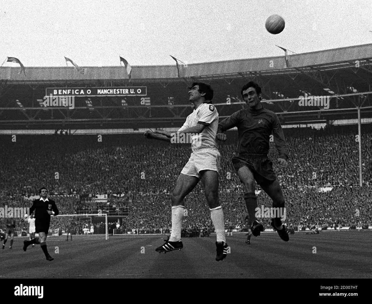 PA NEWS PHOTO 29/5/68 JOHN ASTON OF MANCHESTER UNITED, CLASHES IN A HEADING DUEL WITH ADOLFO OF THE PORTUGESE TEAM BENFICA, IN THE EUROPEAN CUP FINAL AT WEMBLEY, LONDON. Stock Photo