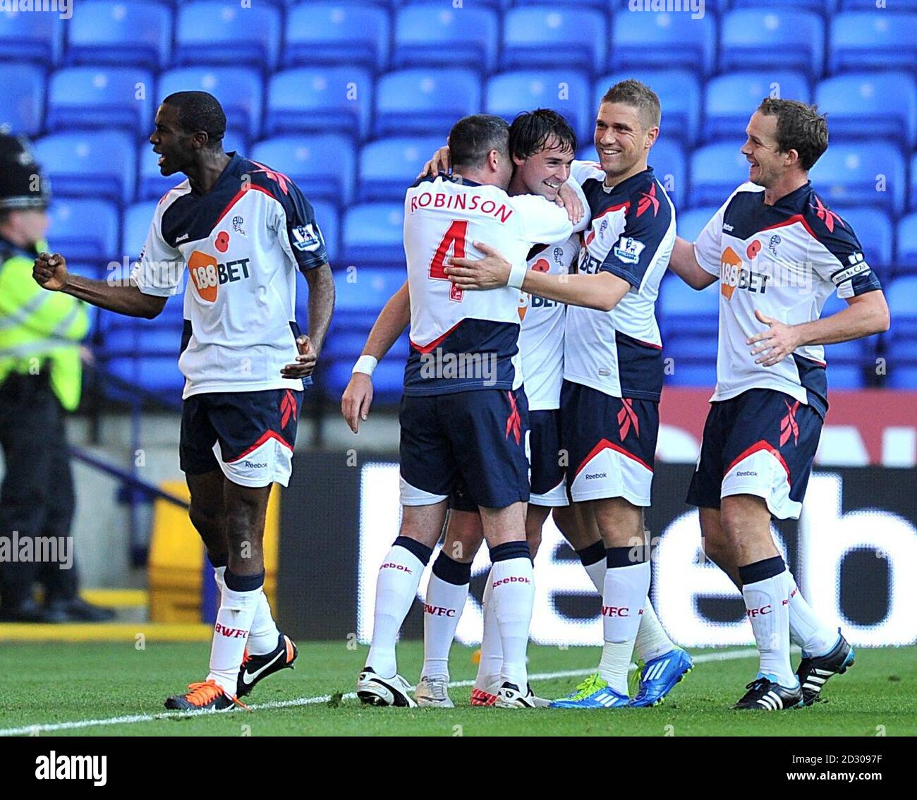 Bolton Wanderers' Chris Eagles (centre) celebrates with team-mates Paul  Robinson (4) and Ivan Klasnic (second right) after scoring his team's  second goal Stock Photo - Alamy