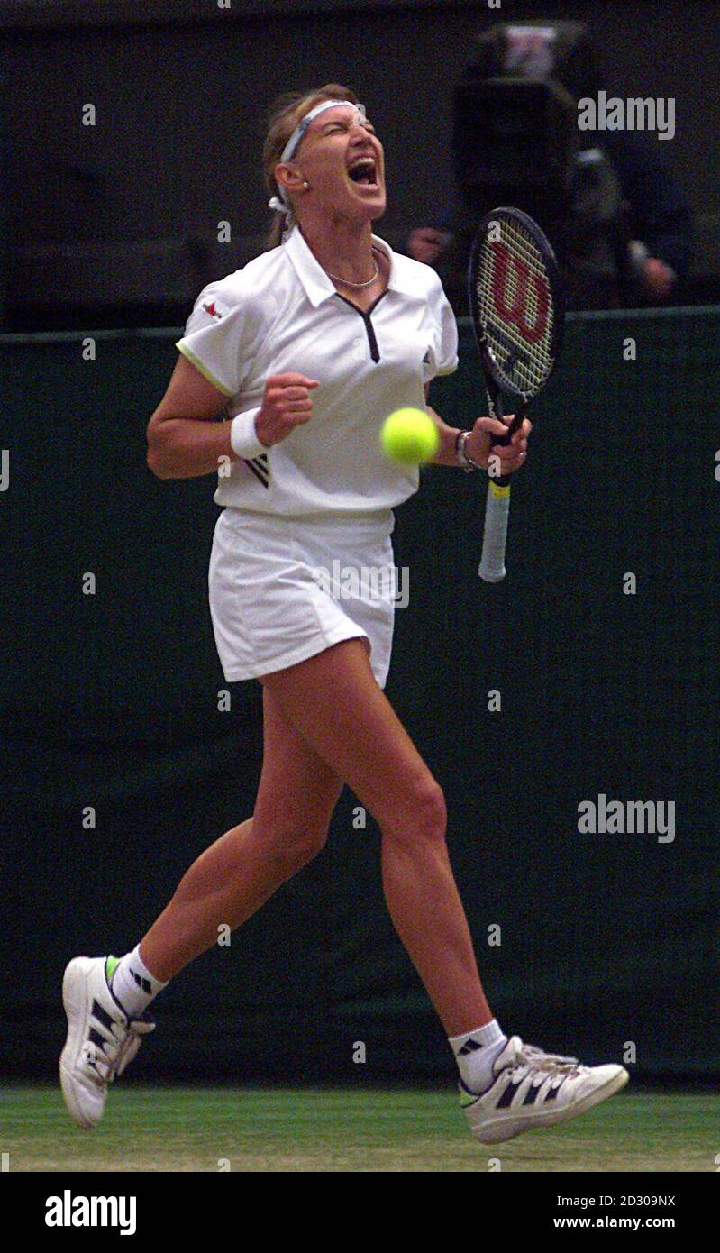 No Commercial Use: A jubilant Steff Graf of Germany celebrates her quarter final victory over America's Venus Williams at the 1999 Wimbledon tennis championships. Graf defeated Williams 6-2, 3-6, 6-4. Stock Photo