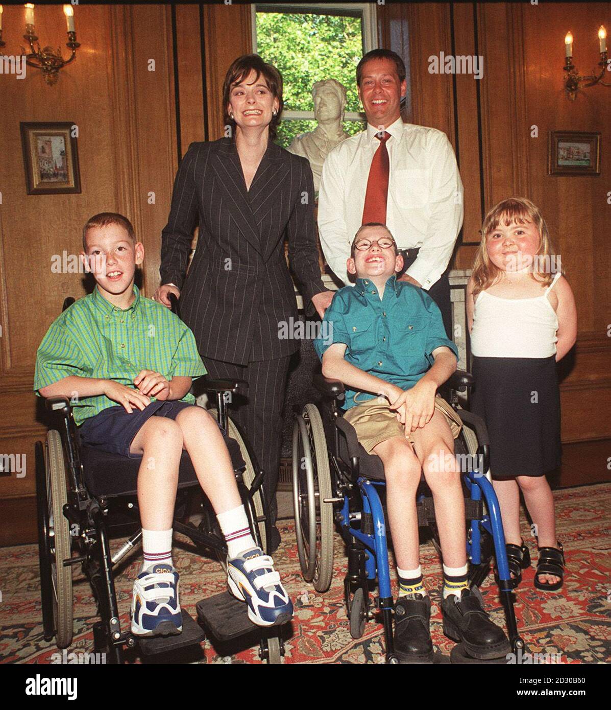 Andy Reed, MP for Loughborough, with local youngsters (l to r), Shaun Crate, Aran Frostick and Emma Tombs, at a Downing Street tea party hosted by Prime Minister's wife Cherie Booth. 09/03/03 : Andrew Reed, MP for Loughborough, at a Downing Street tea party hosted by Prime Minister's wife Cherie Booth, July 29, 1999. Reed confirmed, that he was quitting as Parliamentary Private Secretary to Environment Secretary Margaret Beckett. Although he was one of several PPSs identified as objecting to British troops taking part in military action against Iraq in the absence of a second UN resolution, Stock Photo