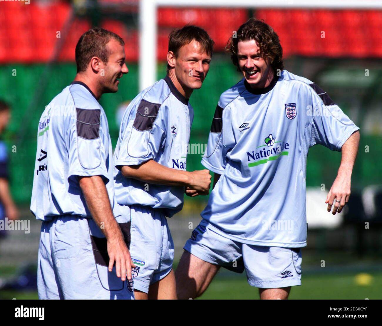 This picture can only be used within the context of an editorial feature. (l-r); Alan Shearer, Teddy Sherrinham and Steve Mcmanaman during training at the Legia stadium in Warsaw, Poland, on the eve of the Euro 2000 qualifier football match against Poland. Stock Photo