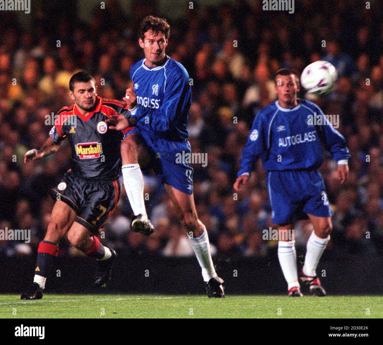 This picture can only be used within the context of an editorial feature. Chelsea's Chris Sutton gets to a high ball during the UEFA Champions League football match with Galatasaray, at Stamford Bridge.  Stock Photo