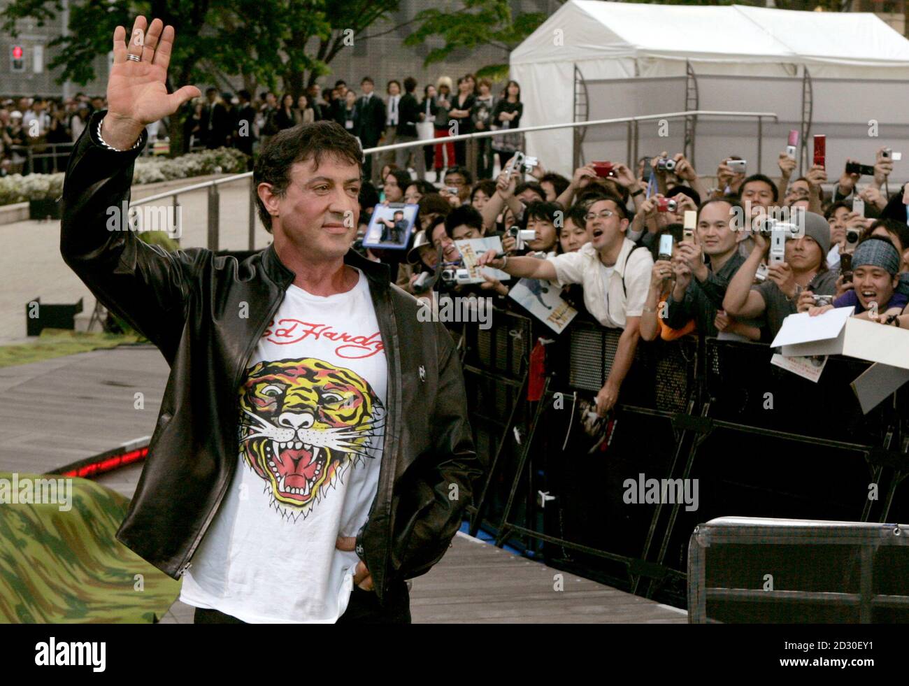 U S Actor Sylvester Stallone Waves To Fans During The Premiere For His Latest Movie Rambo In Tokyo May 8 2008 Reuters Toru Hanai Japan Stock Photo Alamy