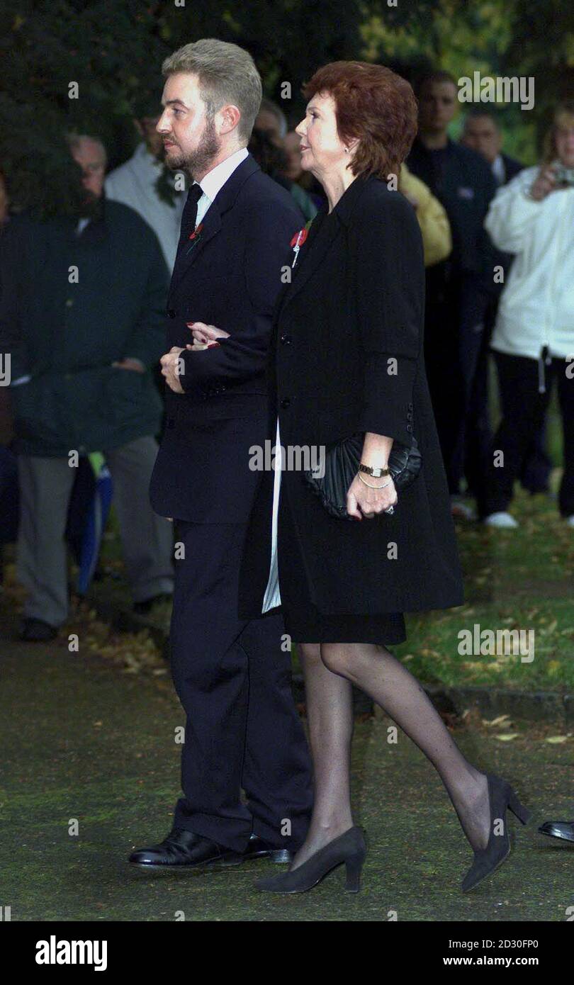 Blind Date presenter Cilla Black arrives with her son Robert, for the funeral of her husband  Bobby Willis at St. Mary the Virgin Church in Denham, Buckinghamshire. Willis died 27/10/99 after a battle with liver and lung cancer, aged 57. Stock Photo