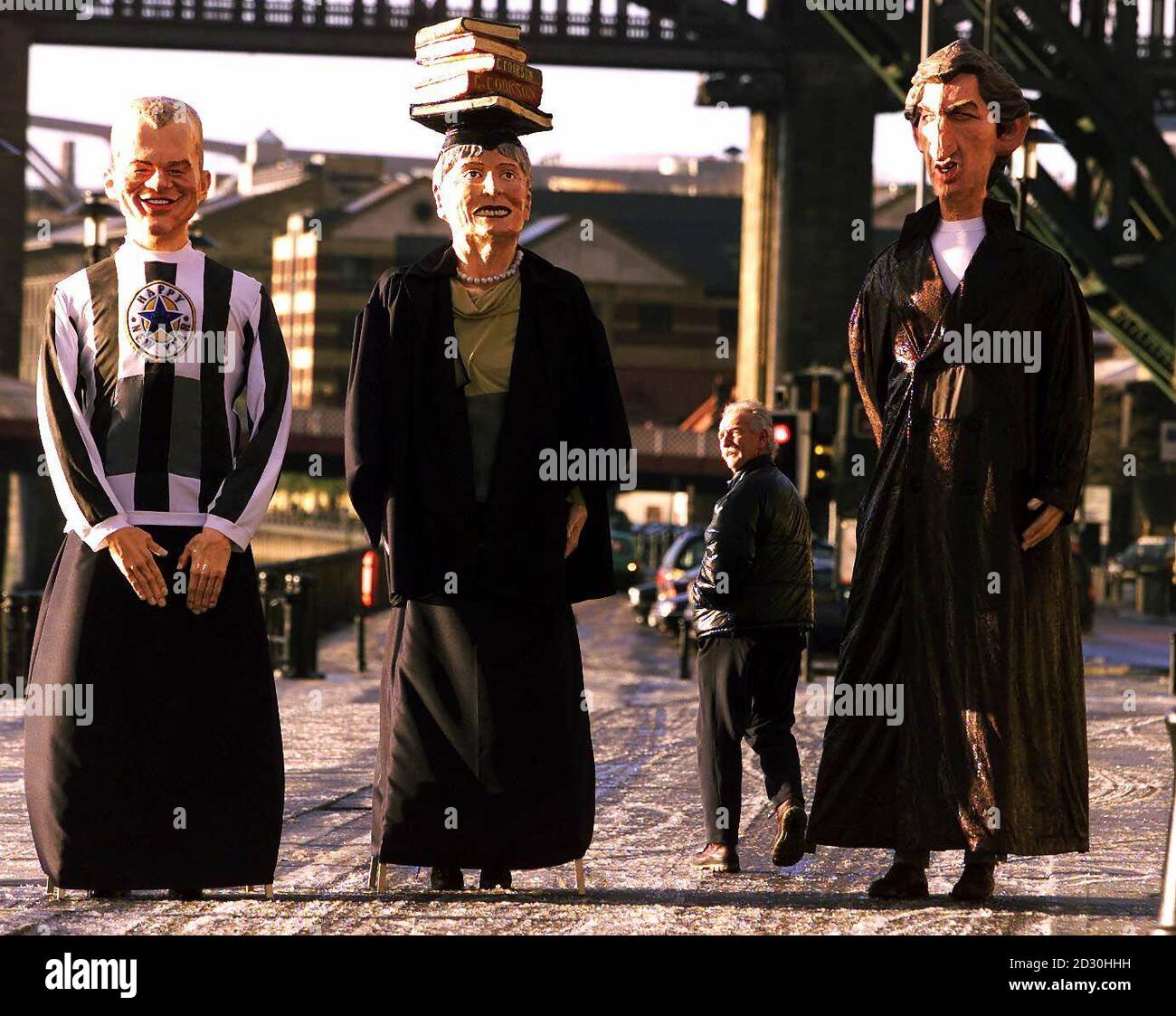 Sculpter Ozzie Riley,  on the banks of the river Tyne with three of his Millennium Puppets, Alan Shearer, Catherine Cookson and Jimmy Nail. The puppets will be part  of a 40 strong puppet parade in Newcastle  on New Years Eve. Stock Photo