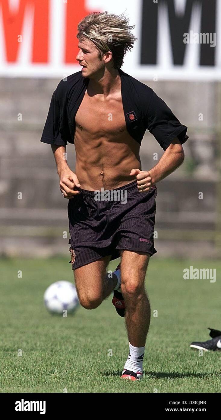Manchester United footballer David Beckham during training at the Flabarra  Complex in Rio de Janeiro, Brazil, during a break in their FIFA World Club  Championship schedule Stock Photo - Alamy