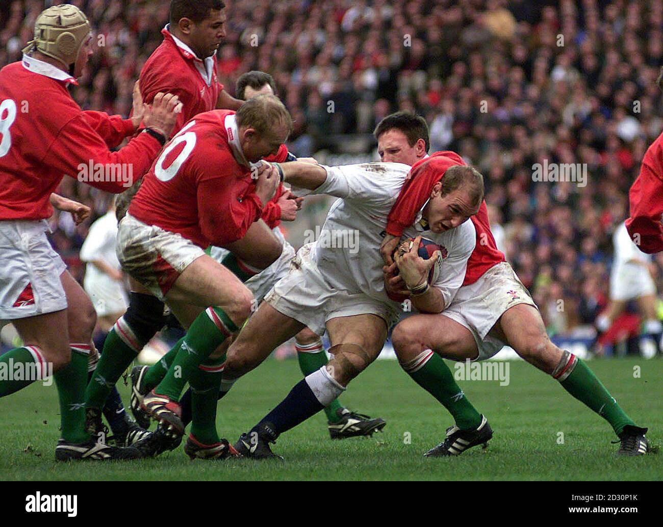 Englands Lawrence Dallaglio powers through the Welsh defence to score a try during the Six Nations rugby match against Wales at Twickenham today Saturday 4 March 2000 which England won 46 - 12 Stock Photo