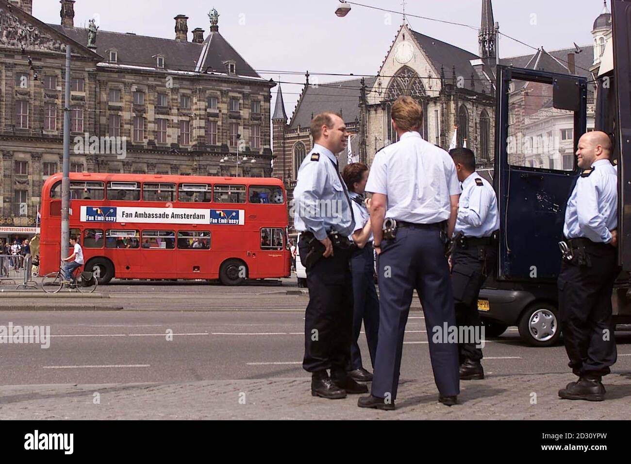amsterdam london bus